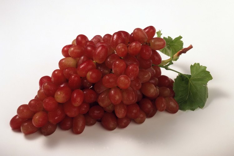 Las uvas rojas sin semillas se usan para hacer pasas.