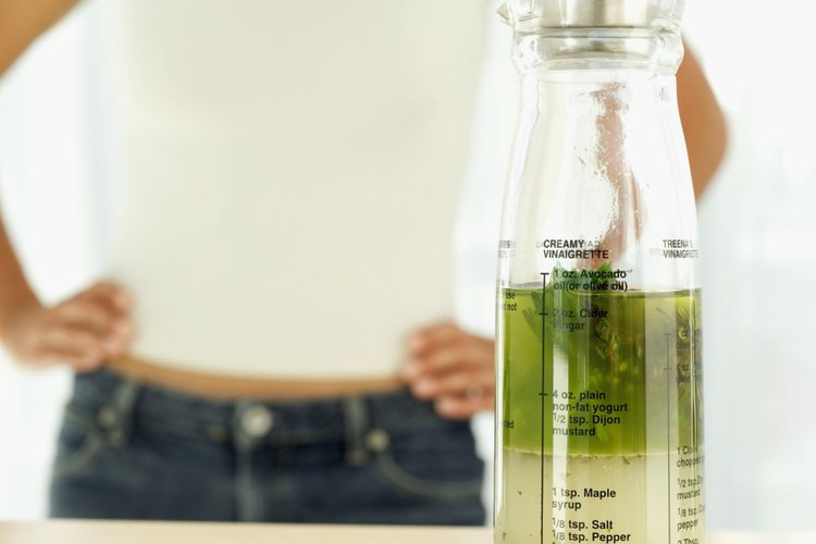 Suaviza tus manos secas y agrietadas con una mezcla de aceite de oliva y otros ingredientes.