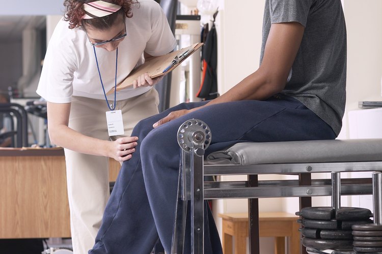 Los beneficios de un preparador físico incluyen la prevención de lesiones y el tratamiento a corto plazo.