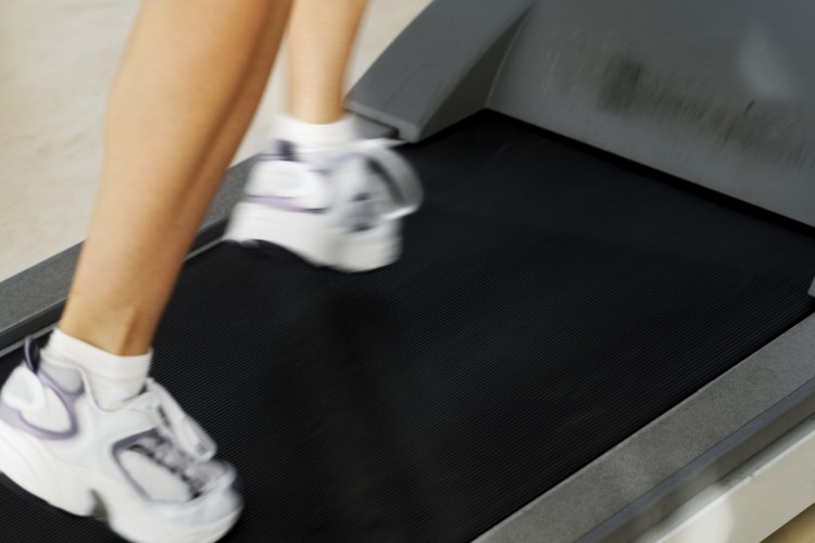 Una caminata rápida trabaja más a tus pantorrillas que correr.