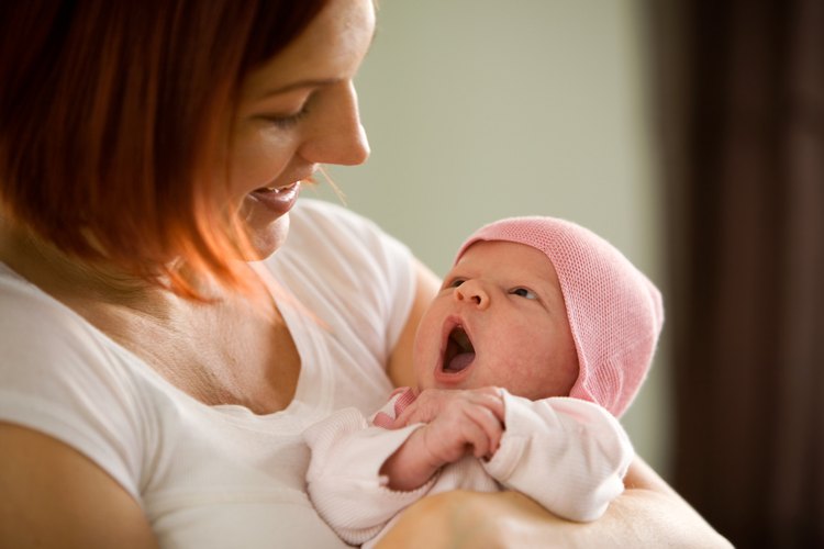 Amamantar es beneficioso tanto para la madre como para el bebé.