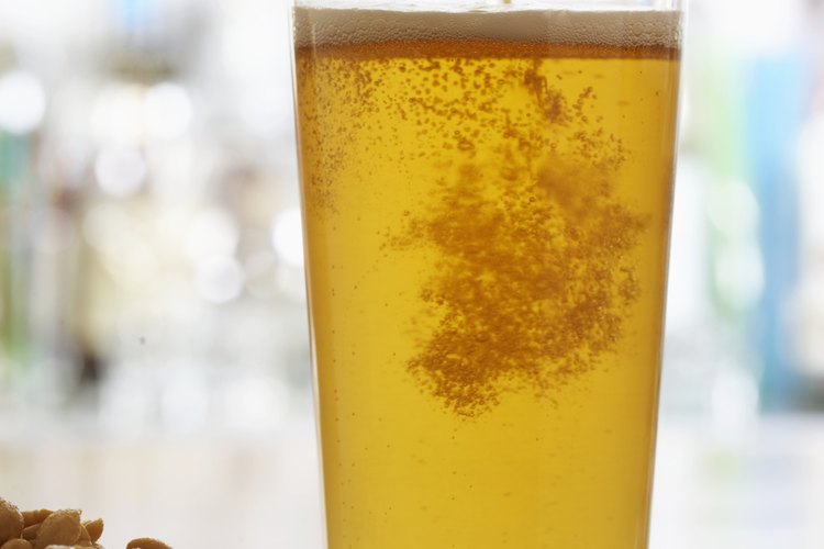 La cerveza sin alcohol tiene una pequeña cantidad de alcohol.