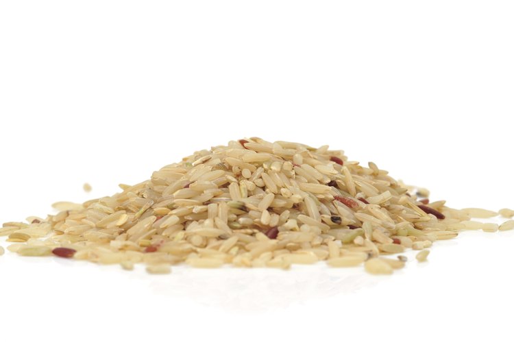 El arroz integral jazmín es más alto en fibra dietética que su contraparte blanca.