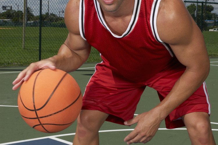 Dribblear es una habilidad básica de manejo de la pelota en baloncesto.