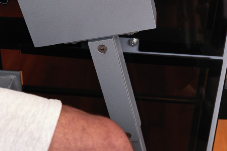 Los ejercicios de extensión de rodilla fortalecen tus cuádriceps.