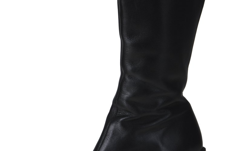 Ablanda botas de cuero nuevas gradualmente.