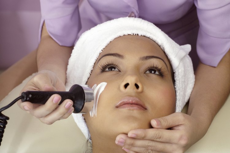 Puedes hacerte una microdermabrasión en casa.