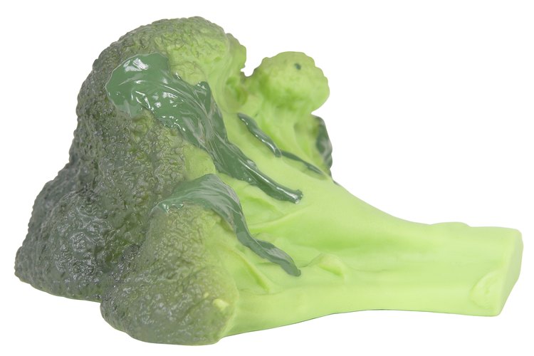 Algunos alimentos, como el brócoli, pueden causar gases en los bebés.