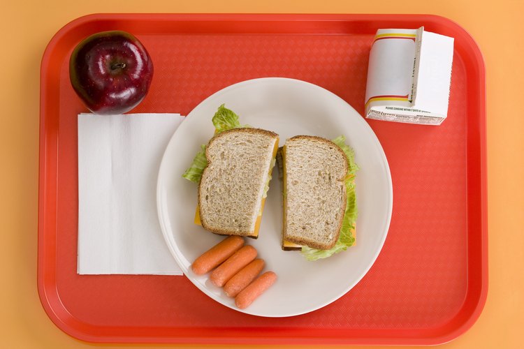 El comer una dieta balanceada te ayudará a cumplir tus necesidades diarias de nutrientes.