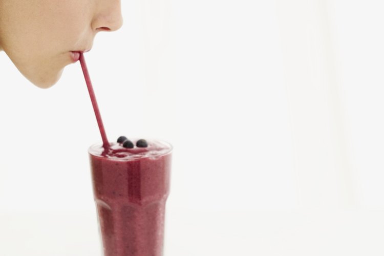 Agrega una cucharada de germen a tu licuado para el desayuno.