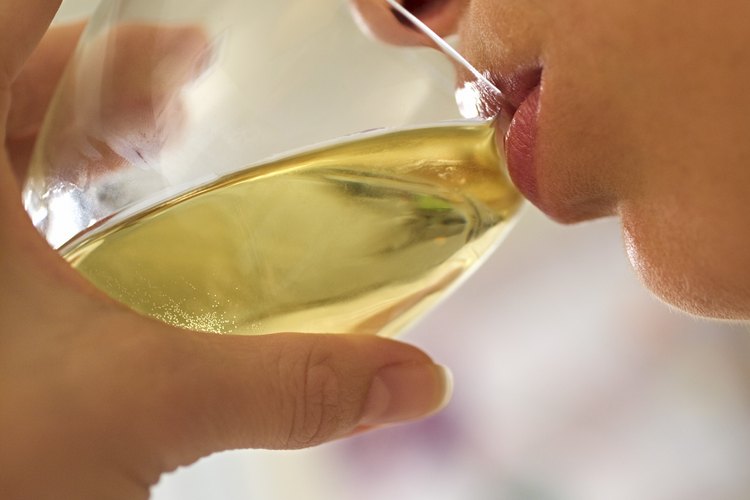 Beber vino pude disminuir la glucemia.