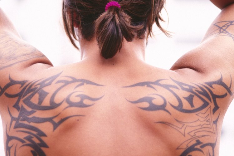 La mayoría de los tatuajes están hechos con tubos con puntas de acero inoxidable.
