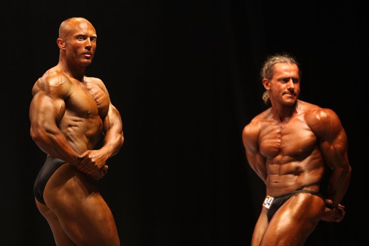 Trabaja los músculos con el culturismo, y elimina grasa con el CrossFit.