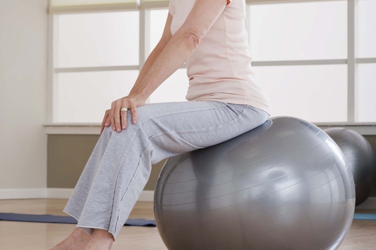Una pelota estabilizadora puede restaurar el tono, fortaleza y flexibilidad de tus caderas.