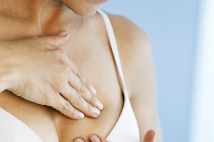 Un examen de senos es una medida a tomar para prevenir el cáncer de mama.
