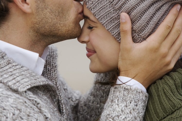 Demuéstrale afecto a tu esposa para aumentar su confianza.