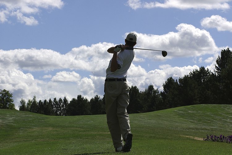 Golpear con el driver desde el fairway una decisión audaz pero arriesgada.