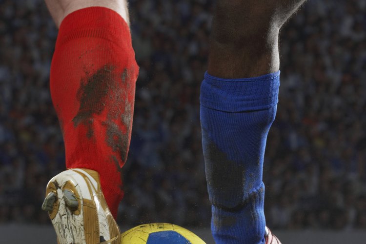 Las habilidades y tácticas de fútbol deben ser practicadas de forma regular.