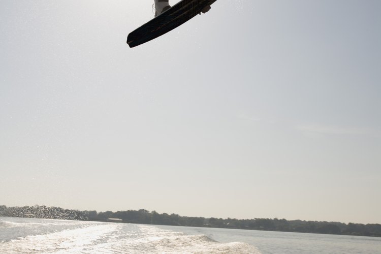 Ajusta tu bote para que tire de la tabla de wakeboarding.