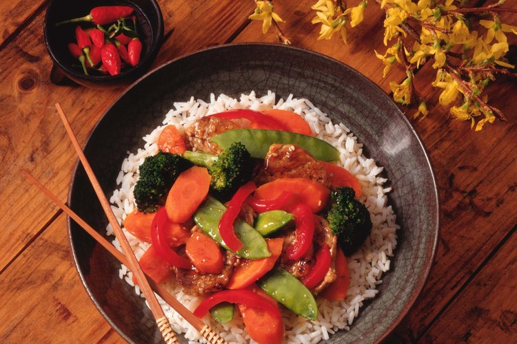 El arroz perfectamente cocinado se puede logra con la ayuda de una arrocera Rival rice.