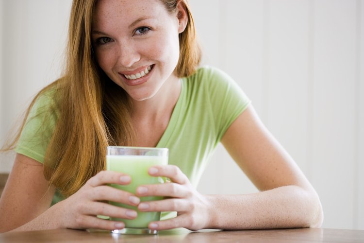 Consume suero para aumentar tu ingesta de proteínas.