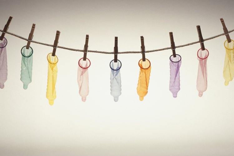 El uso del condón es necesario para evitar la transmisión de enfermedades sexuales y el embarazo no deseado.