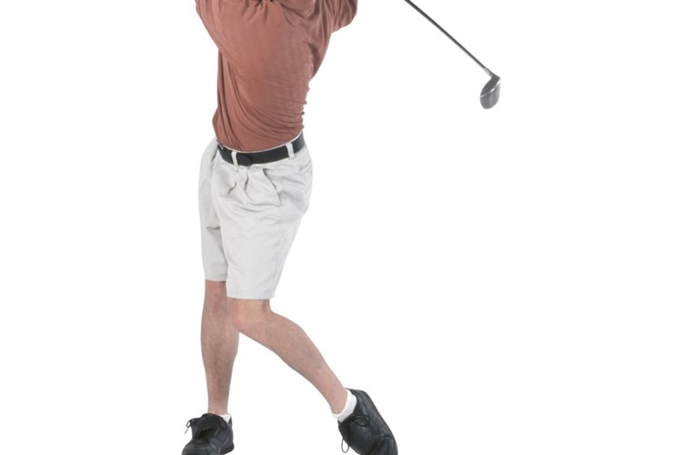 Este golfista está usando su pierna de forma incorrecta en el balanceo trasero.