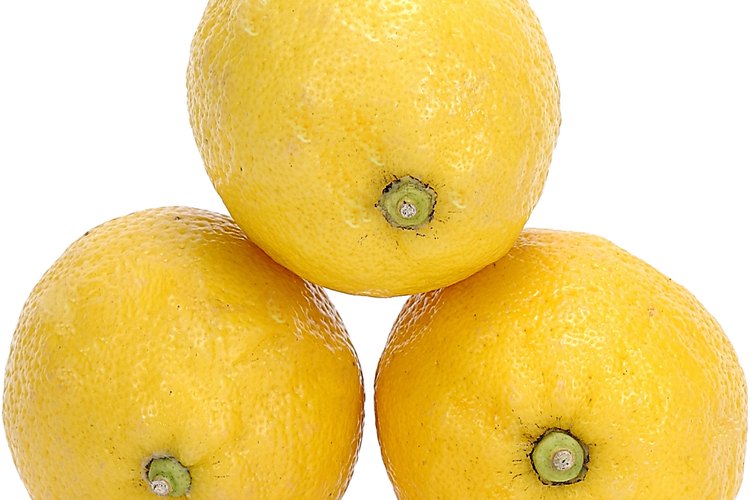 Usa jugo de limón para ayudar a remover las cicatrices del acné.