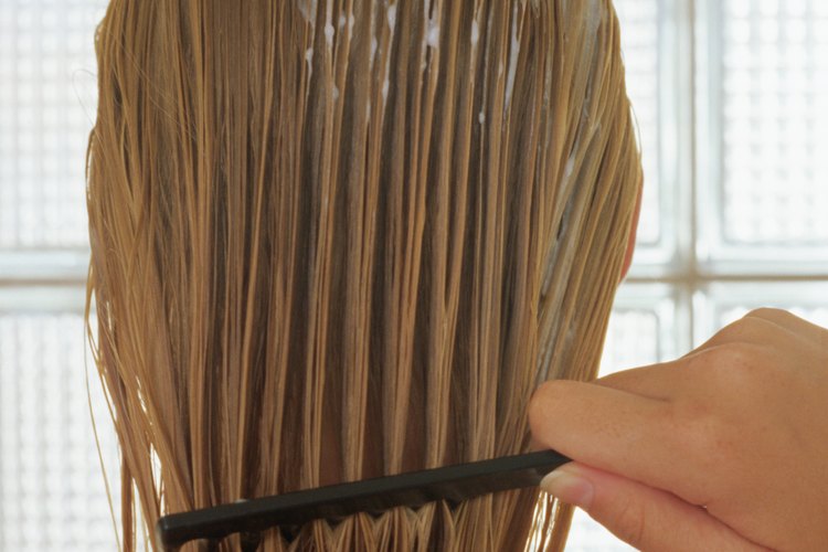 Mantener el cabello humectado te ayuda a repararlo.