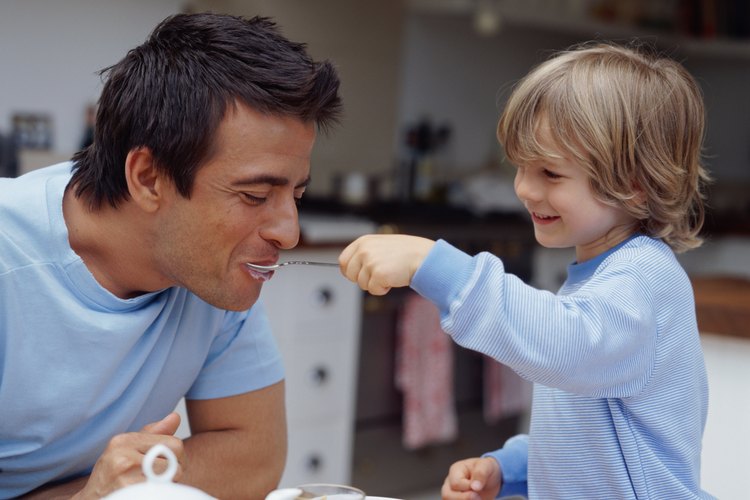 Ofrece a tus hijos alimentos ricos en nutrientes en cada comida y en los refrigerios.