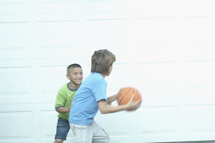Crea tu propia cancha de baloncesto y encesta.