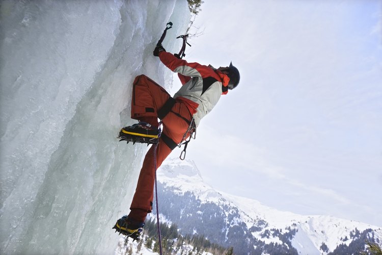 Elige la vestimenta adecuada para el montañismo en altitudes extremas a fin de mantenerte abrigado y saludable.
