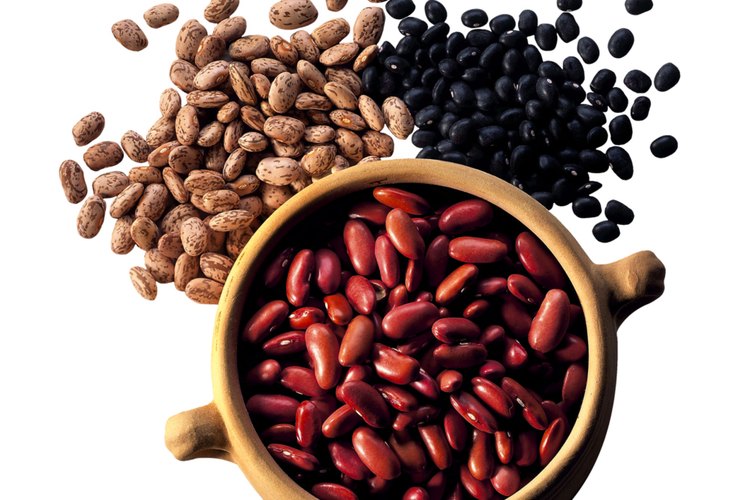Añade legumbres en ensaladas frías, burritos de frijoles o sopas.