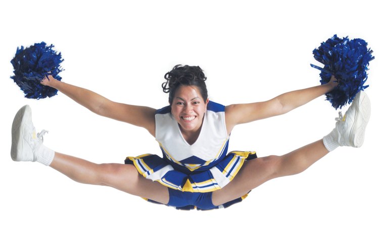 Las porristas deben poseer una flexibilidad excepcional para realizar patadas altas y splits.