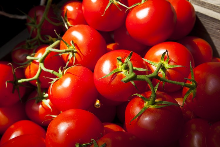 Los tomates tienen mucha vitamina A, que bloquea la producción de sebo.