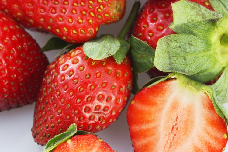 La alergia a las fresas pueden afectar tu piel y tu tracto respiratorio.