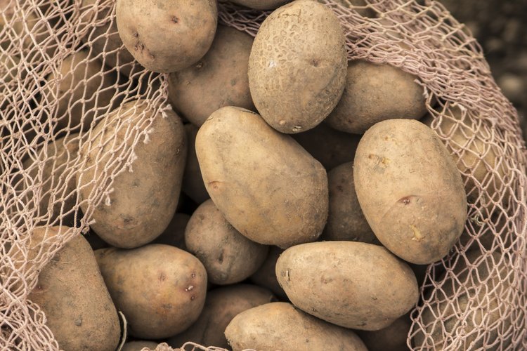 Las patatas contienen vitamina C.