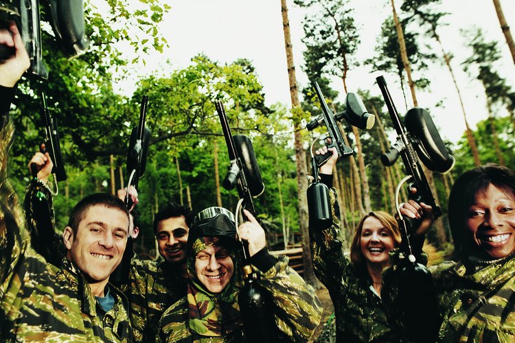 Al elegir ropa para paintball, ten en cuenta que la misma debe ser desechable y para protección.