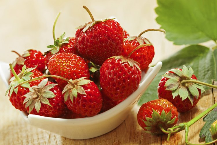 Cuenco de fresas frescas.