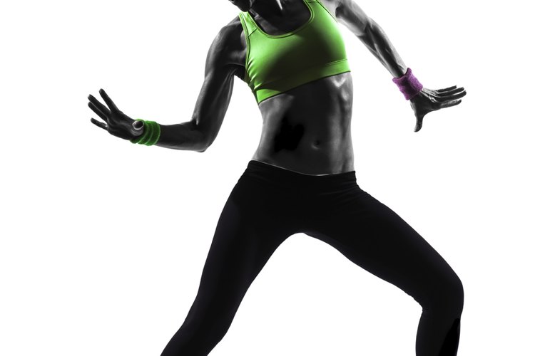Zumba combina la danza de estilo latino con el entrenamiento para el estado físico.
