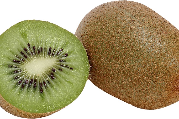 El kiwi es alto en fibra y en vitamina C.