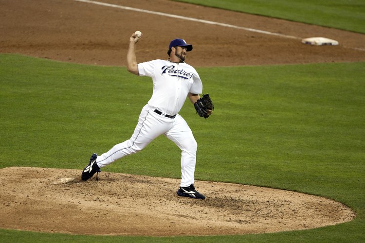 El hombro de un lanzador de béisbol está regularmente bajo estrés.
