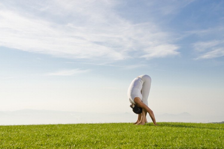La práctica del yoga te ayudará a controlar el estrés de las fiestas.