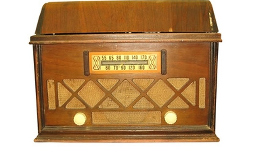 There are several things to look for when identifying antique radio speakers. There are several things to look for when identifying antique radio speakers.