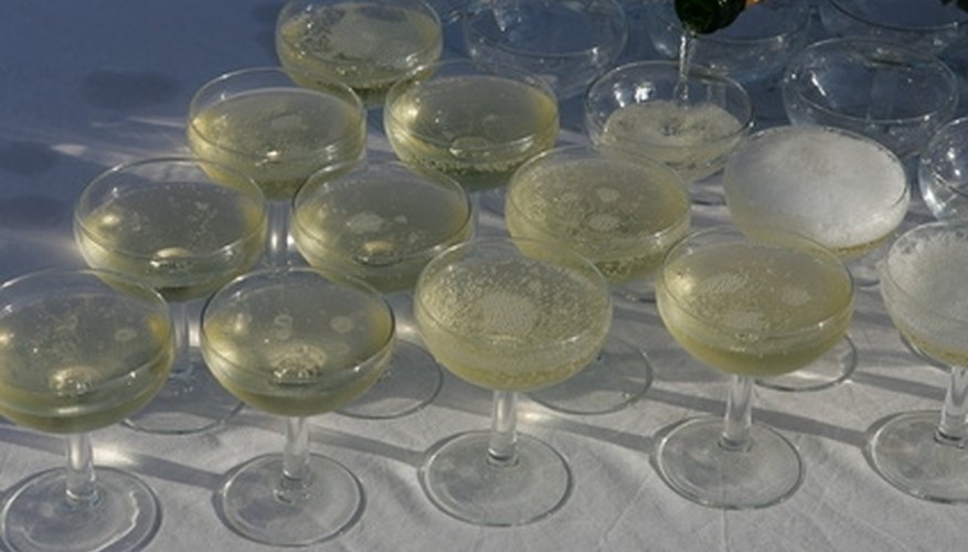 Give a Wedding Anniversary Party Toast Give a Wedding Anniversary Party Toast