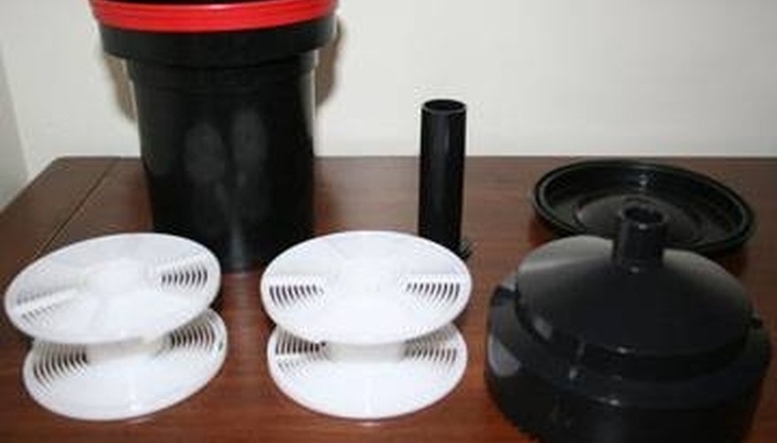 A plastic film developing tank