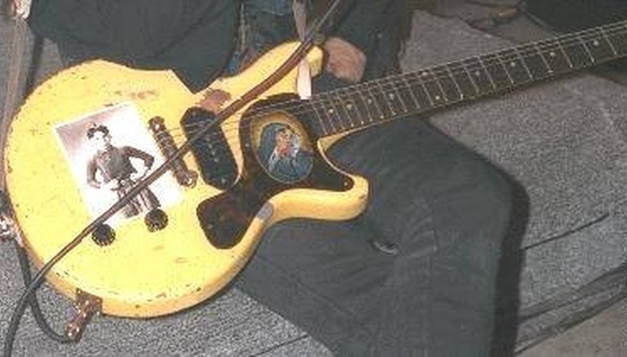 The Les Paul TV, which Thunders played throughout his career. The Les Paul TV, which Thunders played throughout his career.