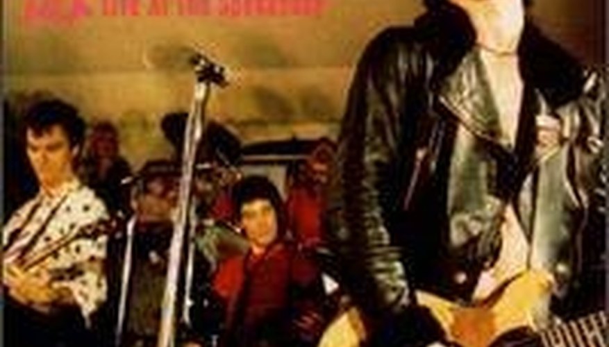 Johnny Thunders in performance with his post-Dolls combo, the Heartbreakers. Johnny Thunders in performance with his post-Dolls combo, the Heartbreakers.