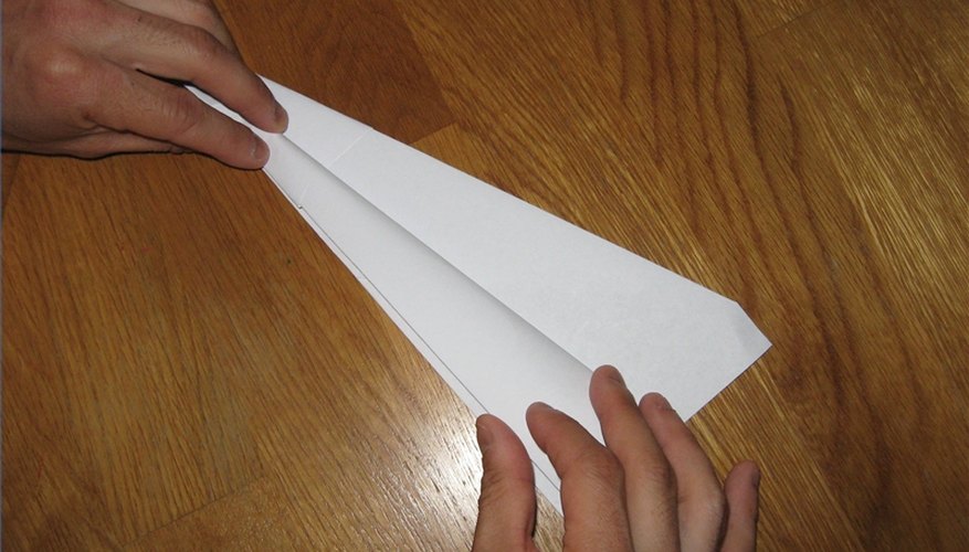 Your wings should line up with each other precisely. Your wings should line up with each other precisely.