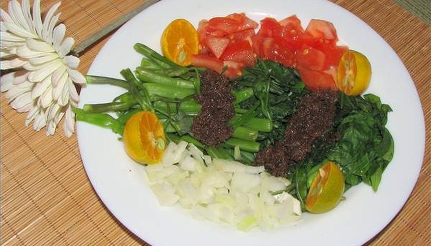 Salad seasoned with calamondin juice Salad seasoned with calamondin juice